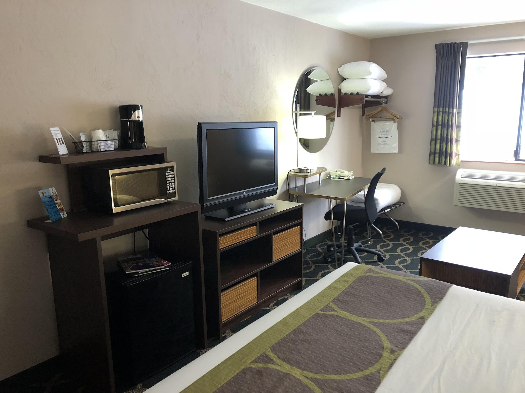 Super 8 By Wyndham Port Angeles At Olympic National Park Exterior foto