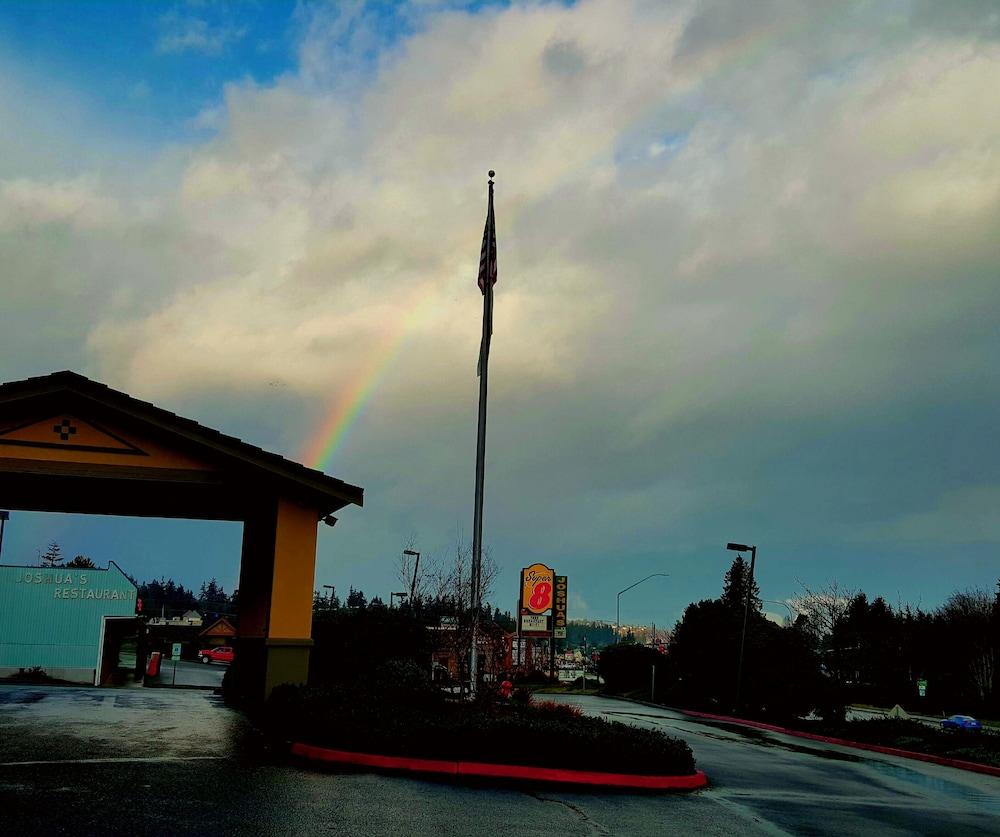 Super 8 By Wyndham Port Angeles At Olympic National Park Exterior foto